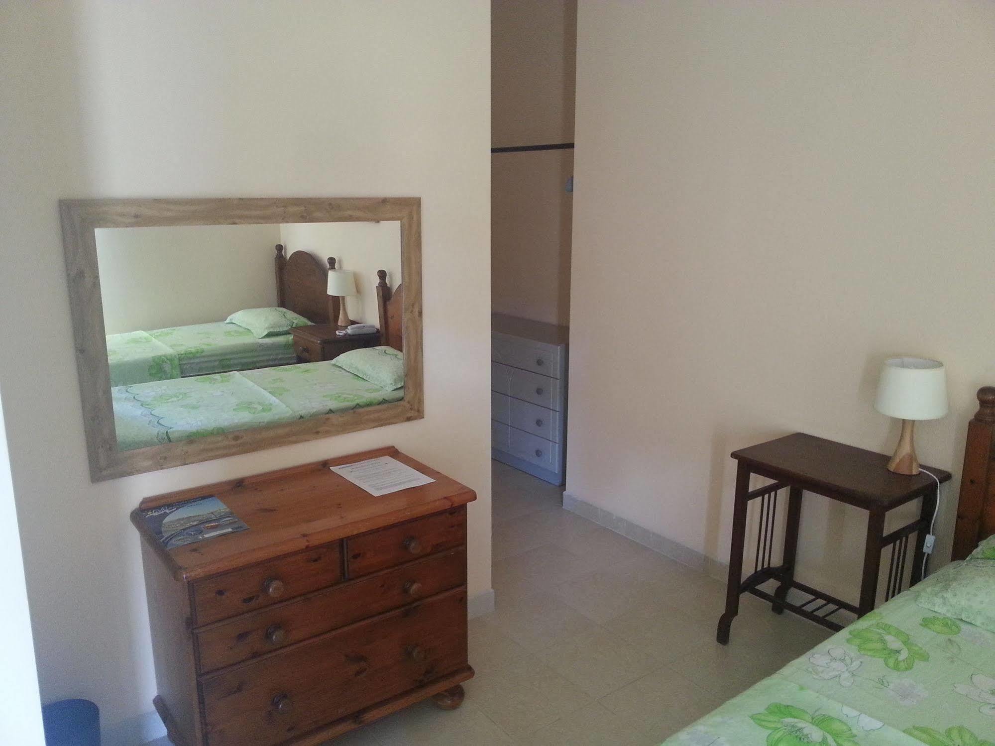 Akwador Guest House Marsaskala Buitenkant foto